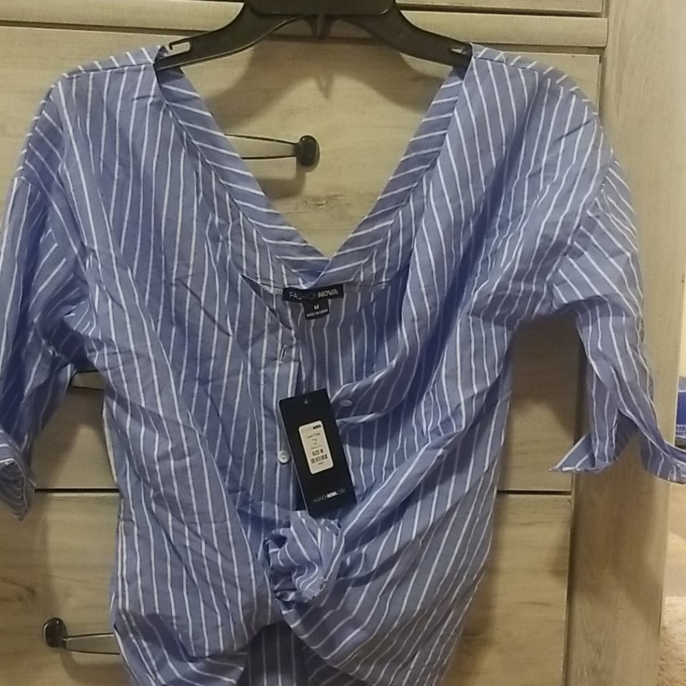 Came close blue/white stripe button up top